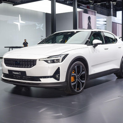 Хорошая цена. Polestar 2 300 кВт Моторная мощность Электрический седан с дальностью 450 км и Двойным двигателем AWD онлайн