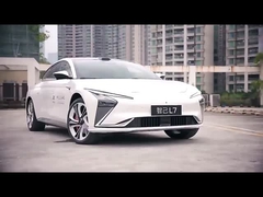 Максимальный крутящий момент 725 н.м. Zhiji L7 EV Car's Top Luxury Electric Sports Car для скоростного вождения